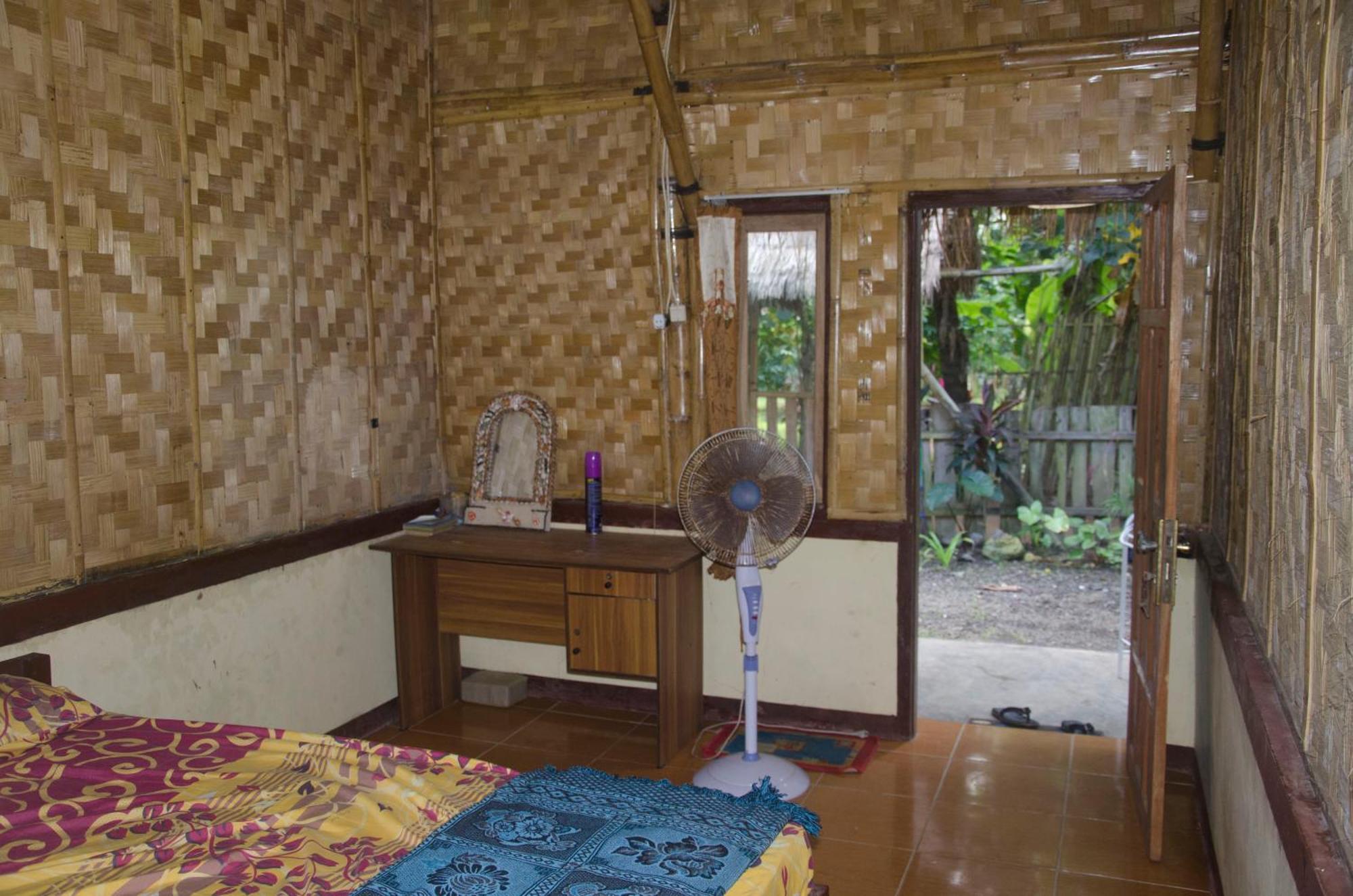 Red Island Bungalows Pasanggaran Bagian luar foto