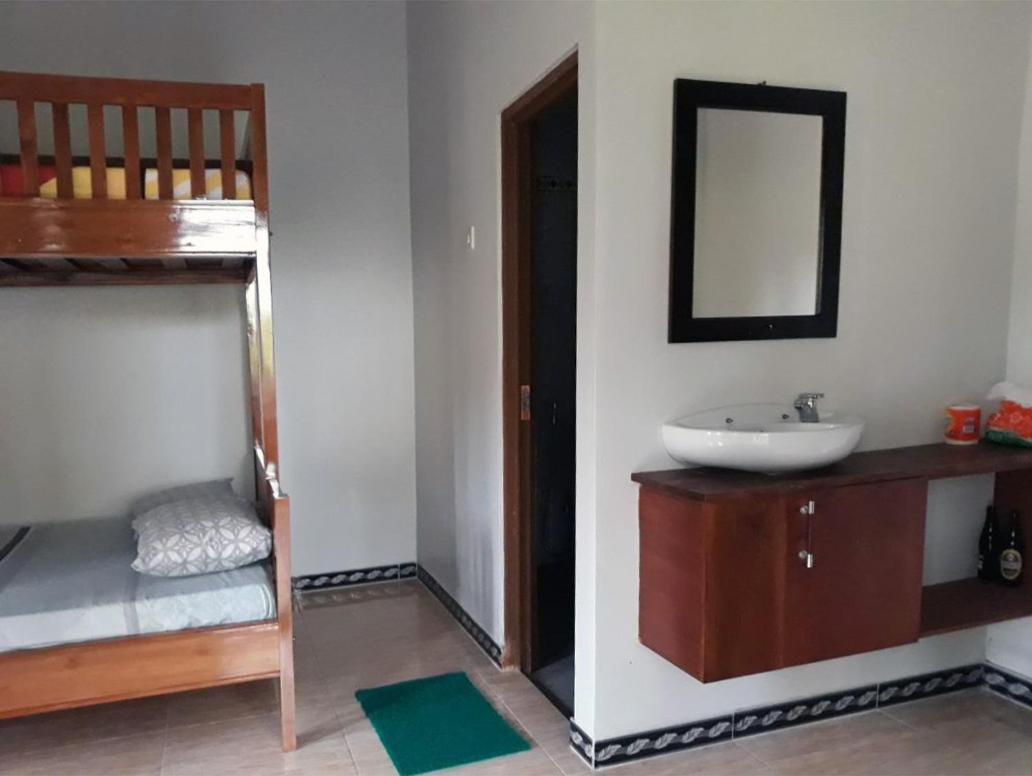 Red Island Bungalows Pasanggaran Ruang foto