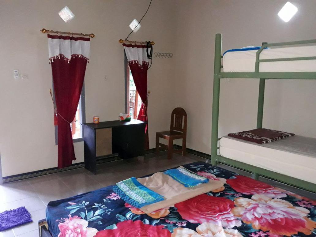 Red Island Bungalows Pasanggaran Ruang foto